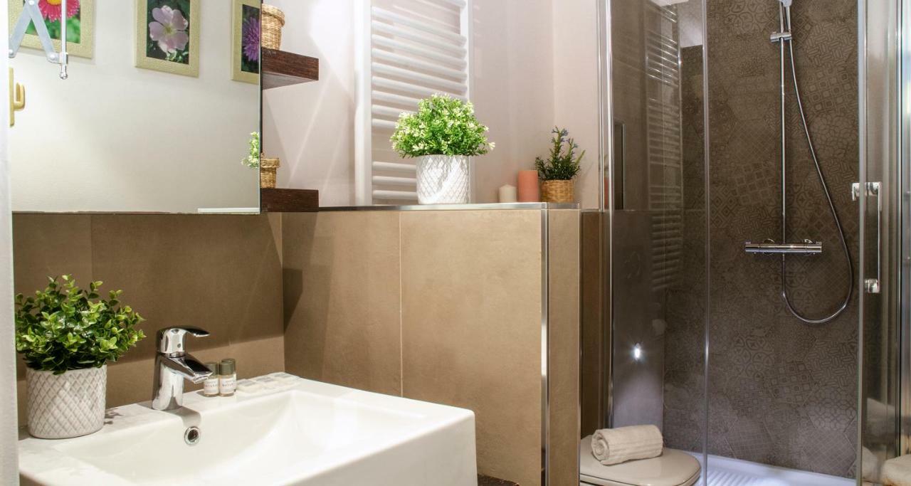 Flowers Apartment Joivy 25 Комо Екстер'єр фото